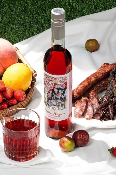 Rượu Qu&yacute; Bản Việt